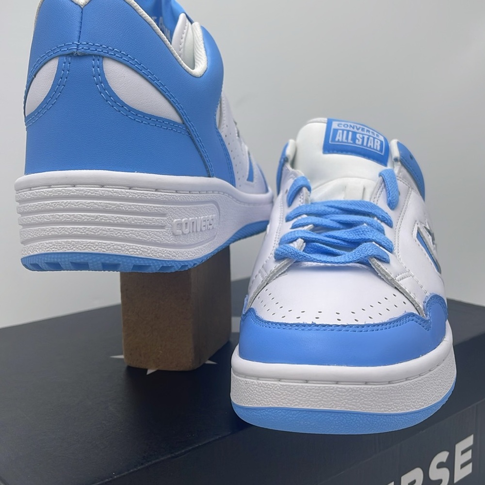 Converse Men’s White and Blue Sneakers A12867C
WEAPON OX
WHITE/LT BLUE/WHITE - Picture 8 of 16